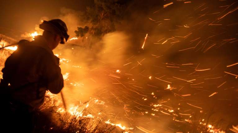 ΗΠΑ: Η δήμαρχος του Λος Άντζελες αποπέμπει την αρχηγό της πυροσβεστικής μετά τις καταστροφικές πυρκαγιές
