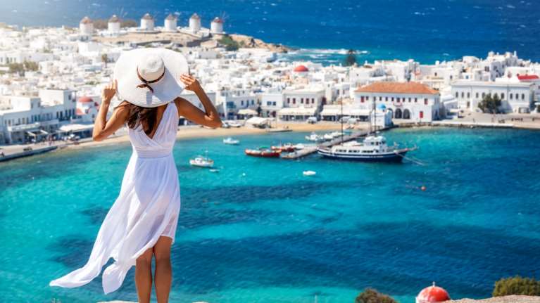 Πώς πάνε φέτος τα τουριστικά έσοδα - Οι 2 λόγοι που δεν αναμένεται μεγάλη άνοδος