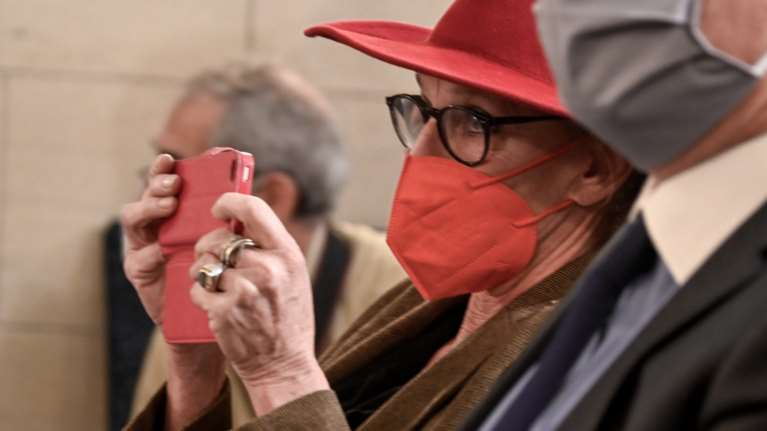 Καταγγελία για την Ολλανδή δημοσιογράφο: &quot;Έχει δυο σκυλιά που τα βγάζουν βόλτα Πακιστανοί υπηρέτες της&quot;