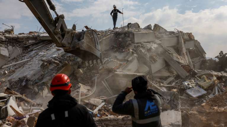 Τουρκία: Στο έλεος συμμοριών η Αντιόχεια - Καταγγελία για αρπαγή ορφανών από τα χαλάσματα [βίντεο]