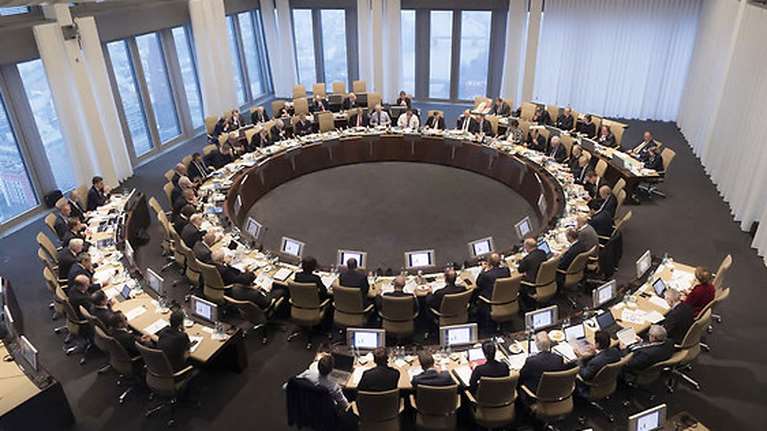 Το πρώτο &quot;κανόνι&quot; μετά τις κυρώσεις: Υπό πτώχευση η ευρωπαϊκή θυγατρική της ρωσικής τράπεζας Sberbank