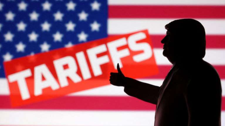 Δικαστικό μπλόκο στους δασμούς του Τραμπ λόγω &quot;υπέρβασης εξουσίας&quot; - Επίθεση στους δικαστές από τον Λευκό Οίκο