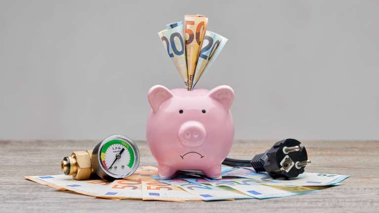 Πώς το ενεργειακό πακέτο της κυβέρνησης "προσγειώνει" τις τιμές του ρεύματος