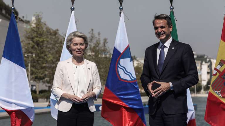 Μητσοτάκης σε Ούρσουλα φον ντερ Λάιεν: Πιστοποιητικό για ταξίδια στην Ευρώπη στους άνω των 60, μόνο με 3η δόση εμβολίου