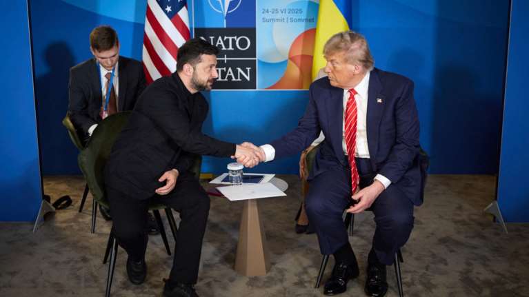 Ζελένσκι: "Ευγνώμων στον Τραμπ για την ετοιμότητα να προστατέψει τον λαό μας"