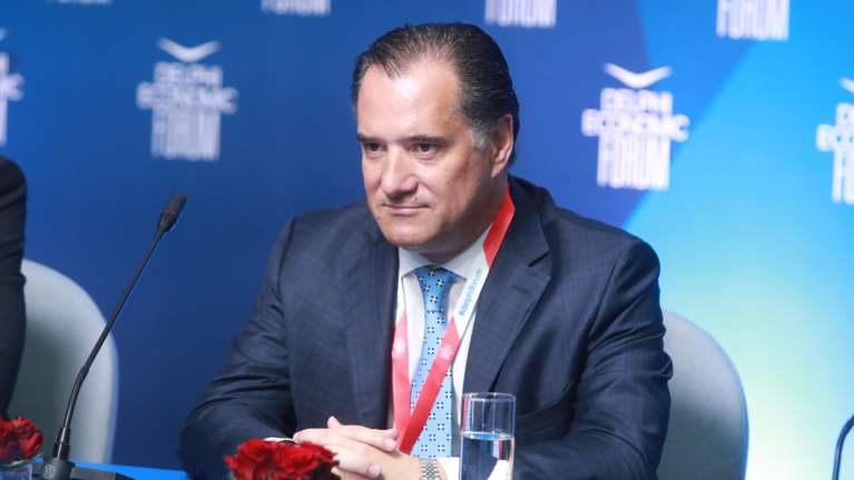 Ανασχηματισμός: Πώς ο Άδωνις Γεωργιάδης &quot;αποκάλυψε&quot; χθες ότι ο Κυριάκος Μητσοτάκης θα τον αφήσει στο υπουργείο Υγείας