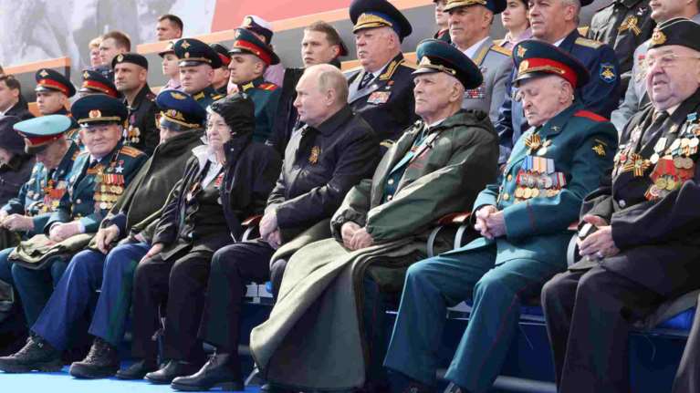 Επίθεση χάκερ στη ρωσική παρέλαση: "Το αίμα χιλιάδων Ουκρανών είναι στα χέρια σας - Σας λένε ψέματα, όχι στον πόλεμο"