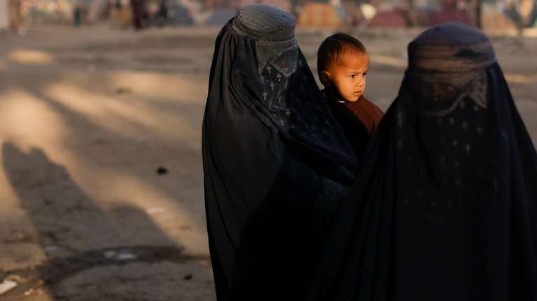 Αφγανιστάν: Οικογένειες αναγκάζονται να πουλήσουν τα κοριτσάκια τους για να μην πεθάνουν από την πείνα