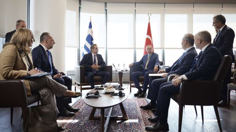 Τουρκικά ΜΜΕ για τη συνάντηση Μητσοτάκη-Ερντογάν: Έμφαση στο θετικό κλίμα, εστίαση σε κλιματική κρίση και μεταναστευτικό