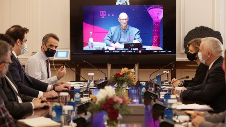 Συνάντηση Μητσοτάκη με Deutsche Telekom: Επενδύσεις άνω των 3 δισ. ευρώ στην Ελλάδα - Οπτική ίνα σε 3 εκατ. σπίτια