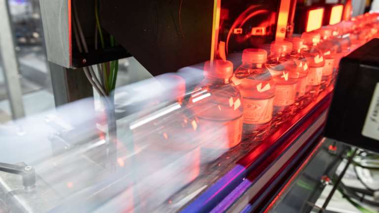 Ηπειρωτική Βιομηχανία Εμφιαλώσεων: Ο ισχυρότερος παίκτης στο εμφιαλωμένο νερό κλείνει τρεις δεκαετίες ζωής και επενδύει στο μέλλον