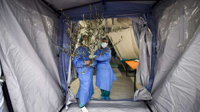 Θλιβερός απολογισμός: 87 γιατροί νεκροί στην Ιταλία από τον κορονοϊό