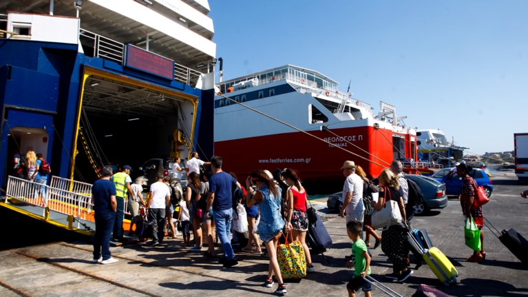 Εκδρομείς στο λιμάνι