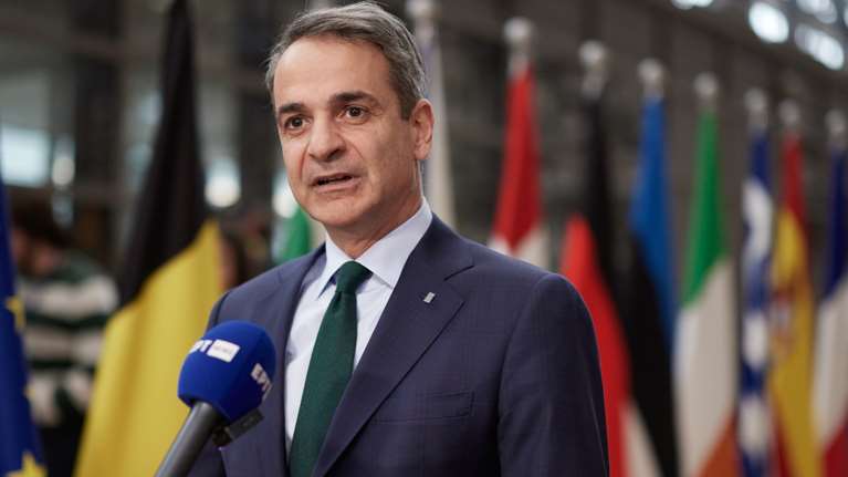 Τι λέει ο Μητσοτάκης (δημοσίως και ιδιωτικώς) για τα Τέμπη - Οι ευθύνες Καραμανλή και το &quot;μπάζωμα&quot;