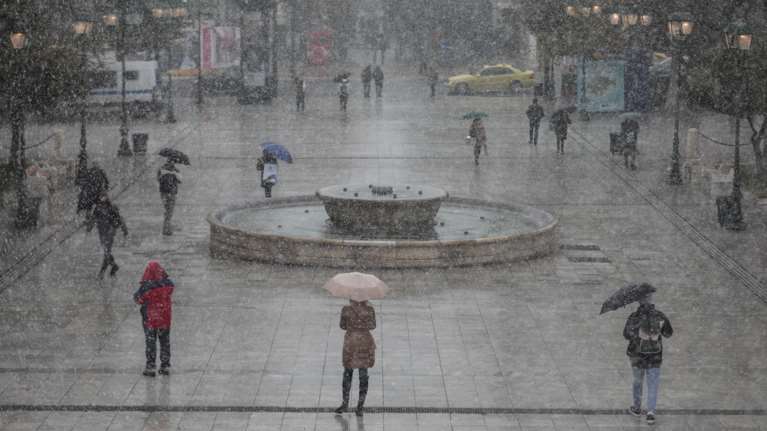 Κορονοϊός: 6.220 κρούσματα στη χιονισμένη Αττική - 1.818 στη Θεσσαλονίκη