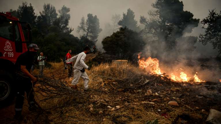 Αντιπυρική περίοδος: &quot;Πέρασε&quot; η μέθοδος αντιπύρ - Μέχρι 30 Απριλίου ο καθαρισμός των οικοπέδων