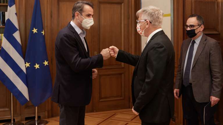 Κορονοϊός: Τι συζήτησε ο Μητσοτάκης με τον Ισραηλινό καθηγητή για το εισπνεόμενο φάρμακο – Αμέσως μετά το Πάσχα οι δοκιμές