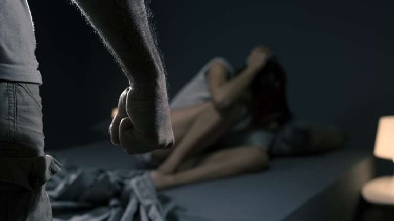 Θεσσαλονίκη: 27χρονη πήδηξε από το μπαλκόνι για να γλιτώσει από τον κακοποιητή σύζυγό της - Γόνος γνωστής οικογένειας