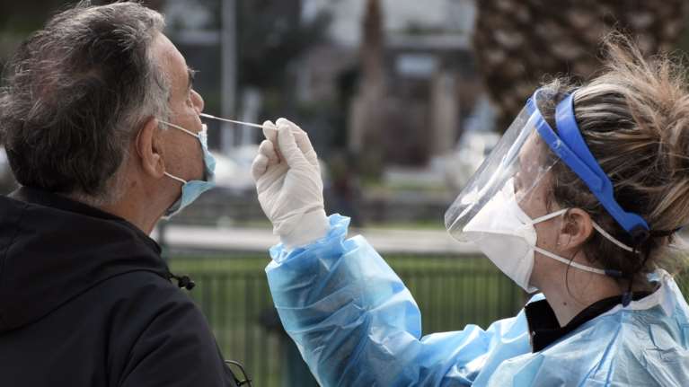 Κορονοϊός: Στα ύψη με 1.222 νέα κρούσματα σήμερα - 26 θάνατοι και 300 διασωληνωμένοι