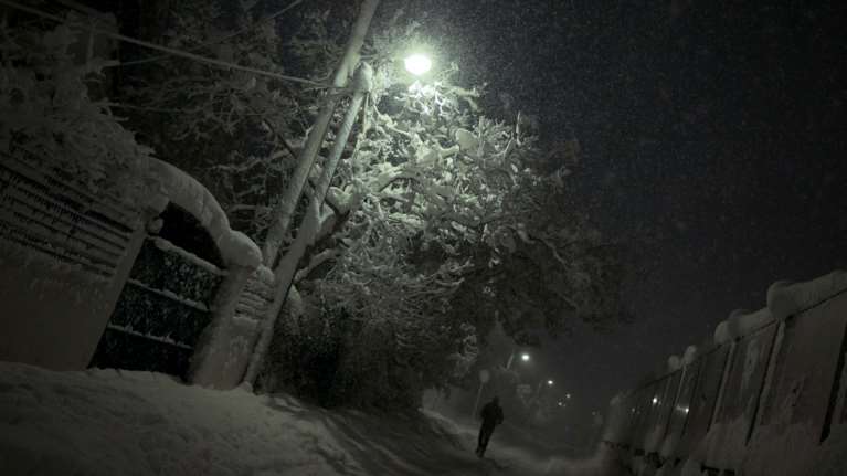 Τι είναι οι χιονοκαταιγίδες: Πώς σχηματίζονται και γιατί συνοδεύονται από βροντές