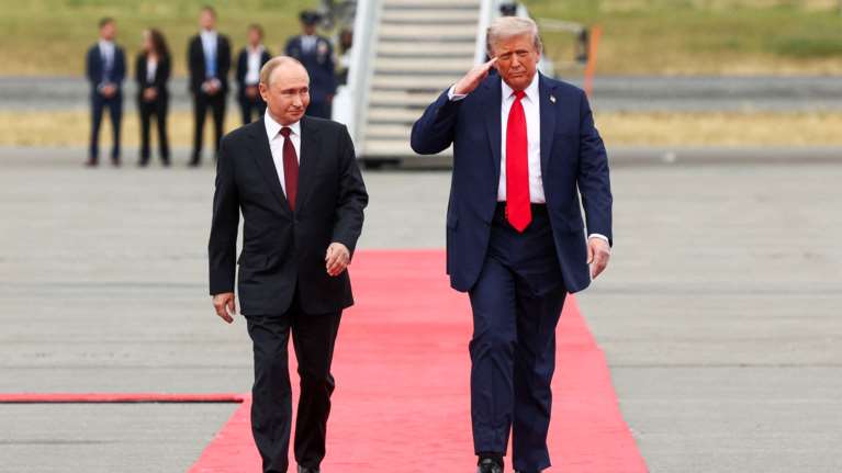 Συνάντηση Πούτιν-Τραμπ: "Πότε θα σταματήσετε να σκοτώνετε αμάχους" - Η ευθεία ερώτηση στον Ρώσο πρόεδρο [βίντεο]