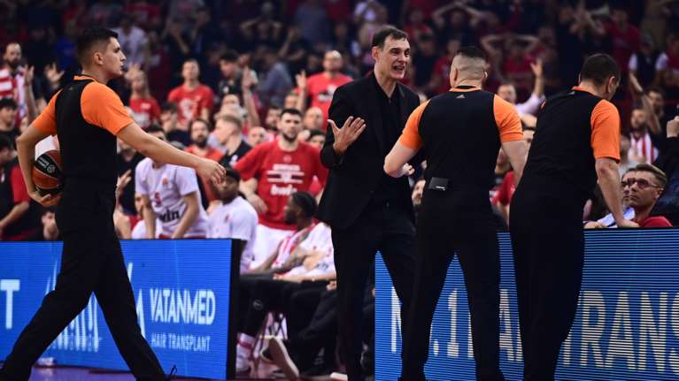 Euroleague: Απίστευτο σφύριγμα σε νεκρό χρόνο, στοίχισε την ήττα στον Ολυμπιακό - 2-1 η Μπαρτσελόνα