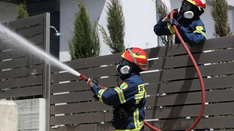 Συναγερμός στην Πυροσβεστική για φωτιά στους Αμπελόκηπους - Υπέστη εγκαύματα νεαρή γυναίκα