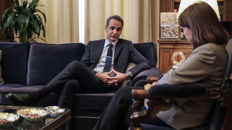 Μητσοτάκης σε Σακελλαροπούλου: Να προετοιμαστούμε για παρατεταμένη αβεβαιότητα - Το μυαλό μας σε όσους ζουν στο νοίκι