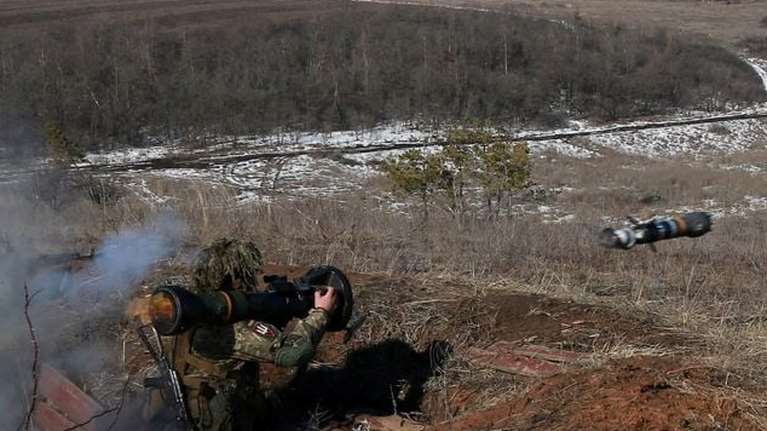 Ουκρανία: Πληροφορίες για βομβαρδισμούς κοντά στο αεροδρόμιο του Ντονέτσκ - Για κλιμάκωση μιλά η Ρωσία