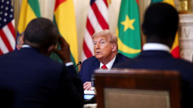 Ο Τραμπ υπόσχεται μείωση δασμών στις αφρικανικές χώρες - Ο πρόεδρος της Γκαμπόν τον κάλεσε να επενδύσει