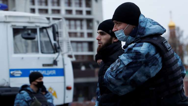 Μόσχα - Διαδηλώσεις μουσουλμάνων κατά Μακρόν έξω από τη γαλλική πρεσβεία