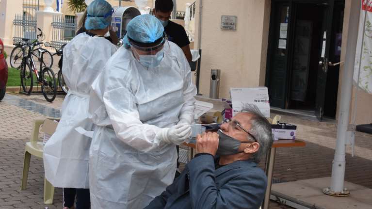 ΕΟΔΥ: Πού μπορείτε να κάνετε δωρεάν rapid test τη Μεγάλη Πέμπτη