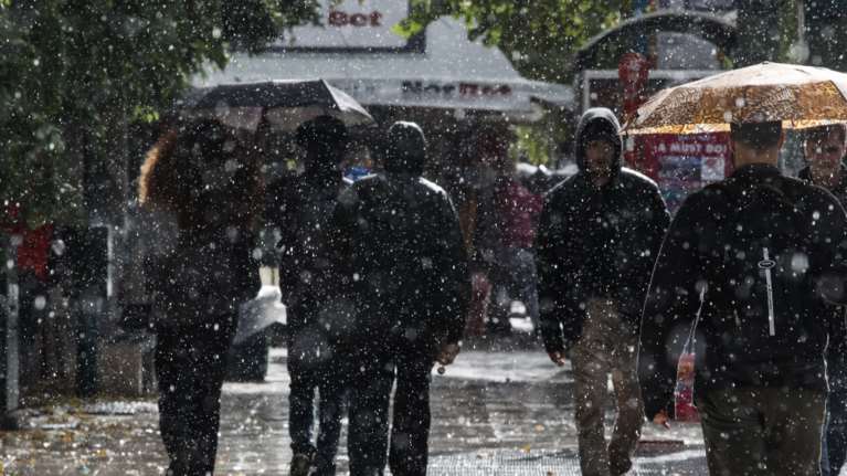 Ο καιρός του Σαββάτου: Πού αναμένονται βροχές και καταιγίδες - Πτώση της θερμοκρασίας