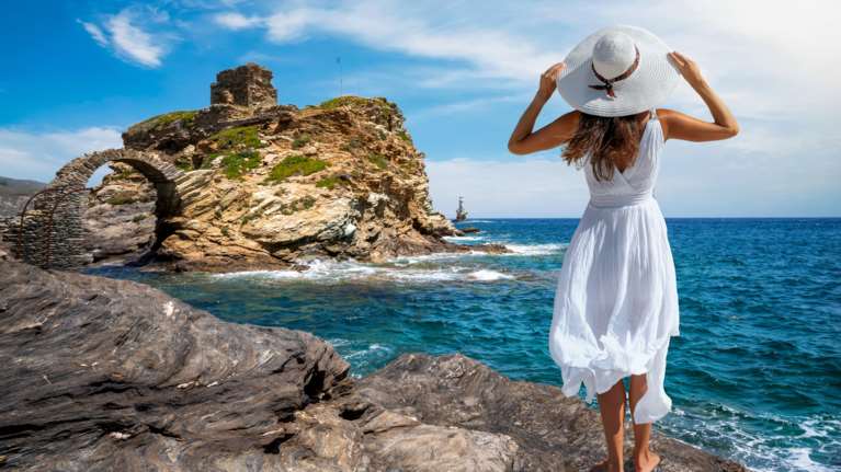 Το ελληνικό νησί που είναι πρώτο ανάμεσα στα 11 πιο υποσχόμενα μέρη του κόσμου για διακοπές το 2025