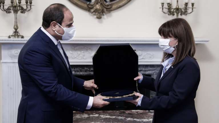 Συνάντηση Σακελλαροπούλου - Σίσι: Ορόσημο για τις σχέσεις Ελλάδας - Αιγύπτου η συμφωνία για την ΑΟΖ