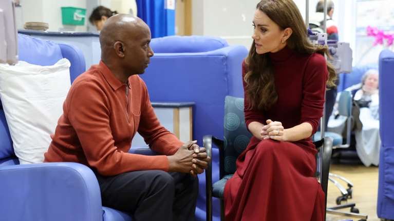 Η συγκίνηση της Κέιτ Μίντλετον: Η πριγκίπισσα της Ουαλίας επέστρεψε στο νοσοκομείο που υποβλήθηκε σε χημειοθεραπείες