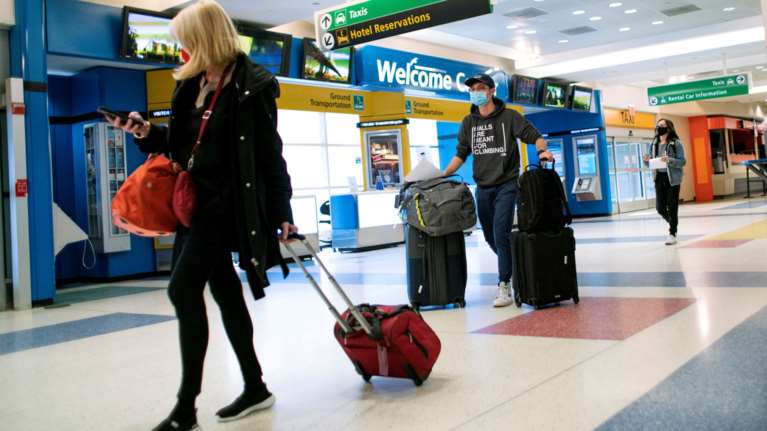 Γαλλία: Μόνο με αρνητικό τεστ κορονοϊού η είσοδος στη χώρα