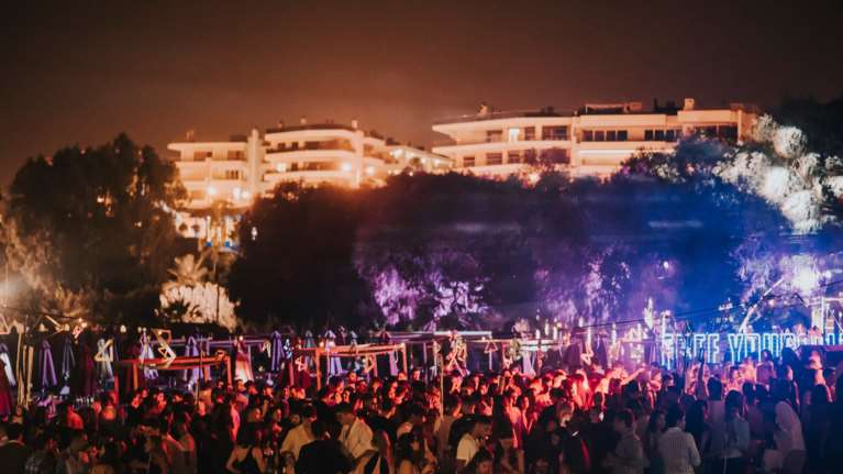 Απόφαση - βόμβα από τον Δήμο Αλίμου: Τέλος η μουσική στα μαγαζιά μετά τις 11 το βράδυ