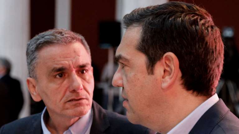 &quot;Τα μαζεύει&quot; ο Τσακαλώτος μετά τον σάλο και το αριστερό &quot;bullying&quot; στο Twitter - Για τον ανασφαλή Τσίπρα