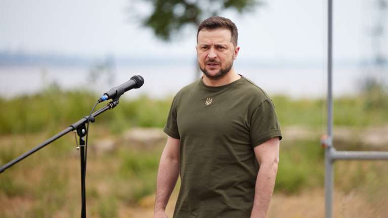 Διάγγελμα Ζελένσκι στα ρωσικά: 55.000 Ρώσοι στρατιώτες έχουν σκοτωθεί - Διαδηλώστε ή παραδοθείτε [βίντεο]