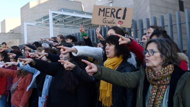 &quot;Ευχαριστούμε Ζιζέλ&quot;: Γυναίκες εκφράζουν την ευγνωμοσύνη τους προς την Πελικό - Σήμερα η απόφαση