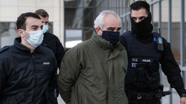 Δίκη ψευτογιατρού: Ουρές ασθενών σε μοναστήρια για να τους εξετάσει στο &quot;αναρρωτήριο&quot;