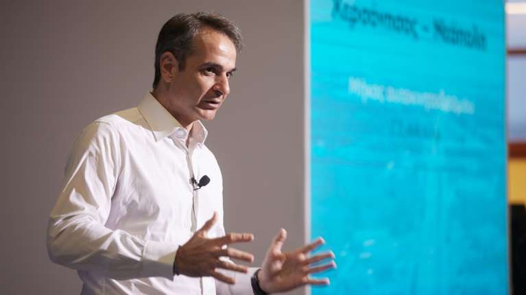 Στην εκδήλωση για την υπογραφή της σύμβασης κατασκευής του τμήματος Ηράκλειο-Χανιά του ΒΟΑΚ ο Κυριάκος Μητσοτάκης