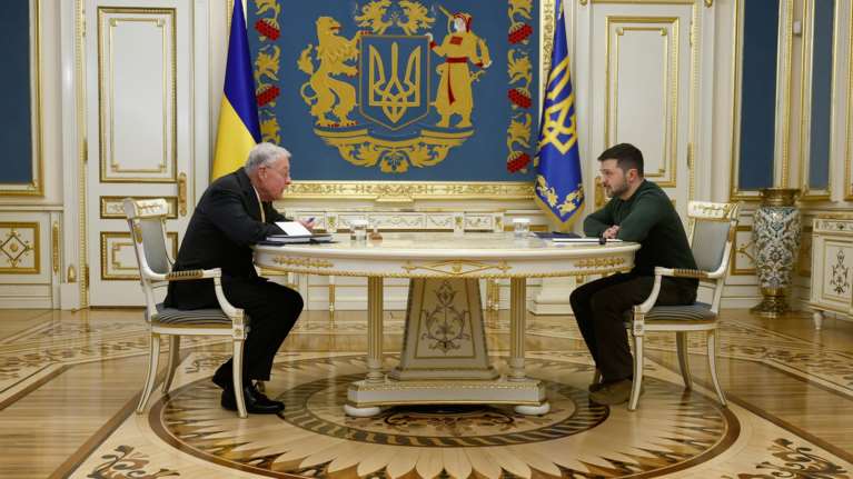 Διπλωματική κρίση ανάμεσα σε ΗΠΑ - Ουκρανία: Ακυρώθηκε η κοινή συνέντευξη Τύπου Ζελένσκι - Κέλογκ