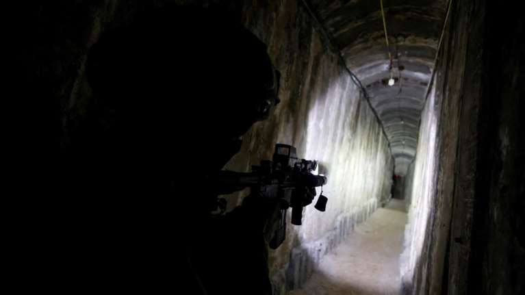 WSJ: Το Ισραήλ εξετάζει το ενδεχόμενο να πλημμυρίσει τα τούνελ της Χαμάς στη Λωρίδα της Γάζας με θαλασσινό νερό