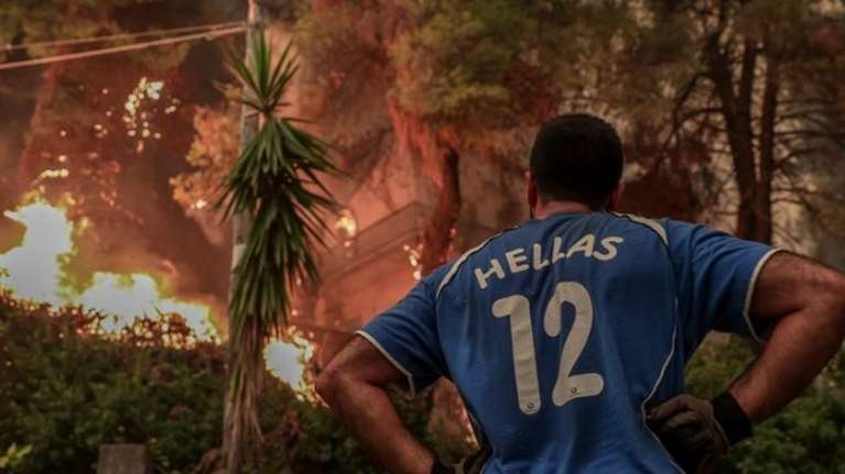 Φωτιά στην Εύβοια: Μάχη για να οριοθετηθεί το πύρινο μέτωπο - Μεταφορά κατοίκων στην Αιδηψό