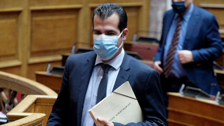 Παρέμβαση Πλεύρη  για τους εικονικούς εμβολιασμούς στο Κέντρο Υγείας στην Καρδίτσα - Διατάχθηκε ΕΔΕ