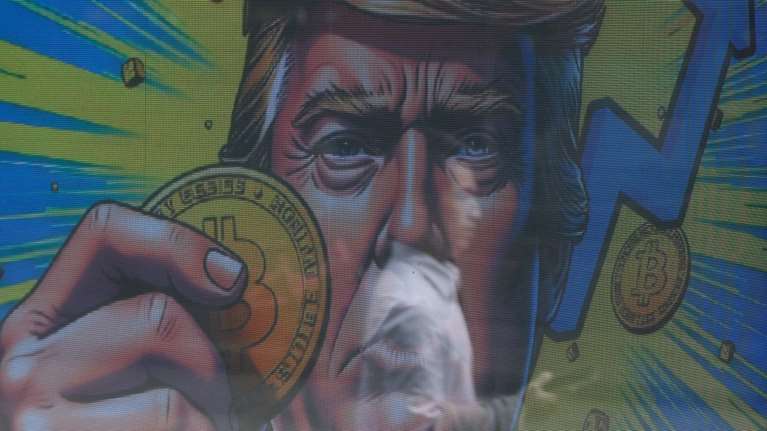 Το Bitcoin έσπασε το φράγμα των 100.000 δολαρίων για 1η φορά χάρη στον Τραμπ