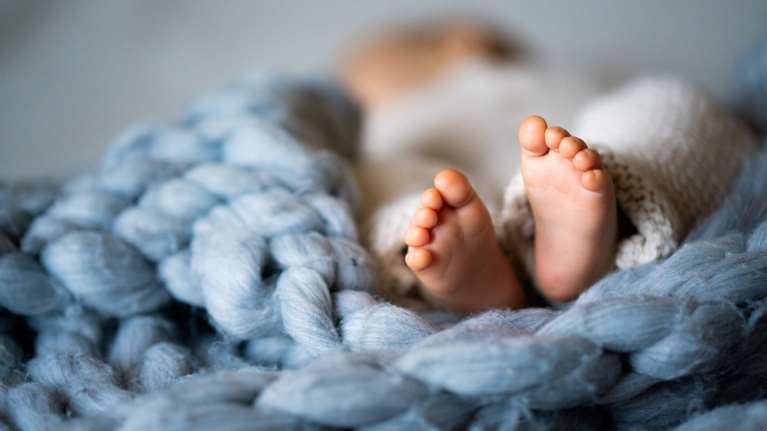 Κύκλωμα εμπορίας βρεφών στα Χανιά: Γεννήθηκαν και άλλα δίδυμα από παρένθετη μητέρα