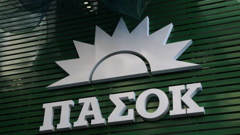 "Ανασχηματισμός" στο ΠΑΣΟΚ: Οι τρεις αλλαγές προσώπων στο επιτελείο του Νίκου Ανδρουλάκη